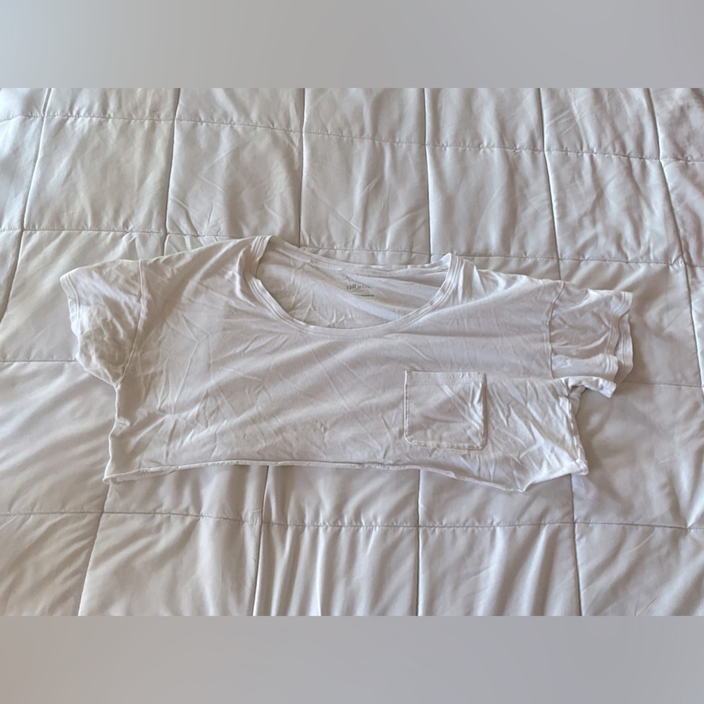 Cropped white tee